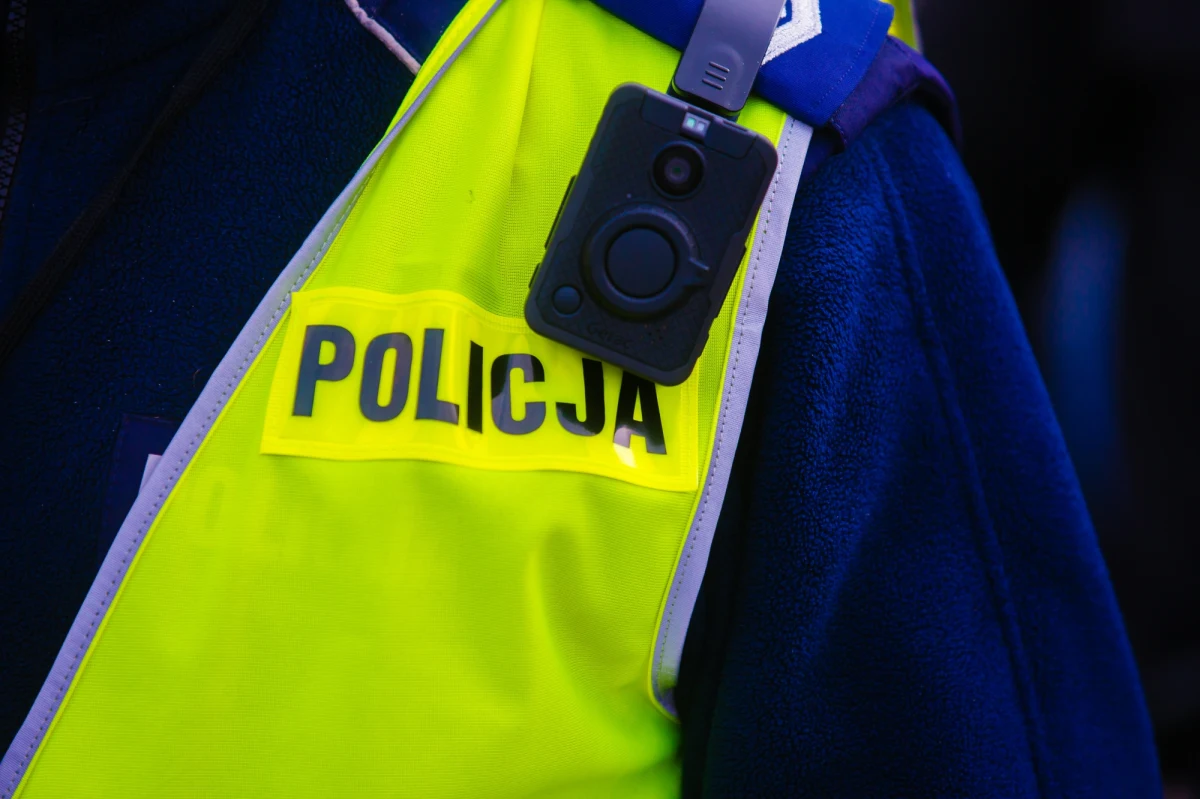 Blisko dwie godziny policjanci z komendy w Raniżowie (woj. podkarpackie) szukali 11-letniego chłopca, który poszedł z ojcem do lasu. Przestraszony chłopiec zadzwonił do matki, mówiąc, że ojciec jest pijany i śpi, a on nie wie, jak wrócić do domu. 