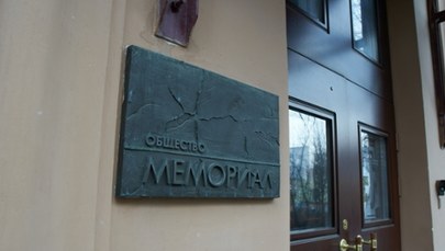 Rosja. Przeszukiwania mieszkań pracowników Stowarzyszenia Memoriał