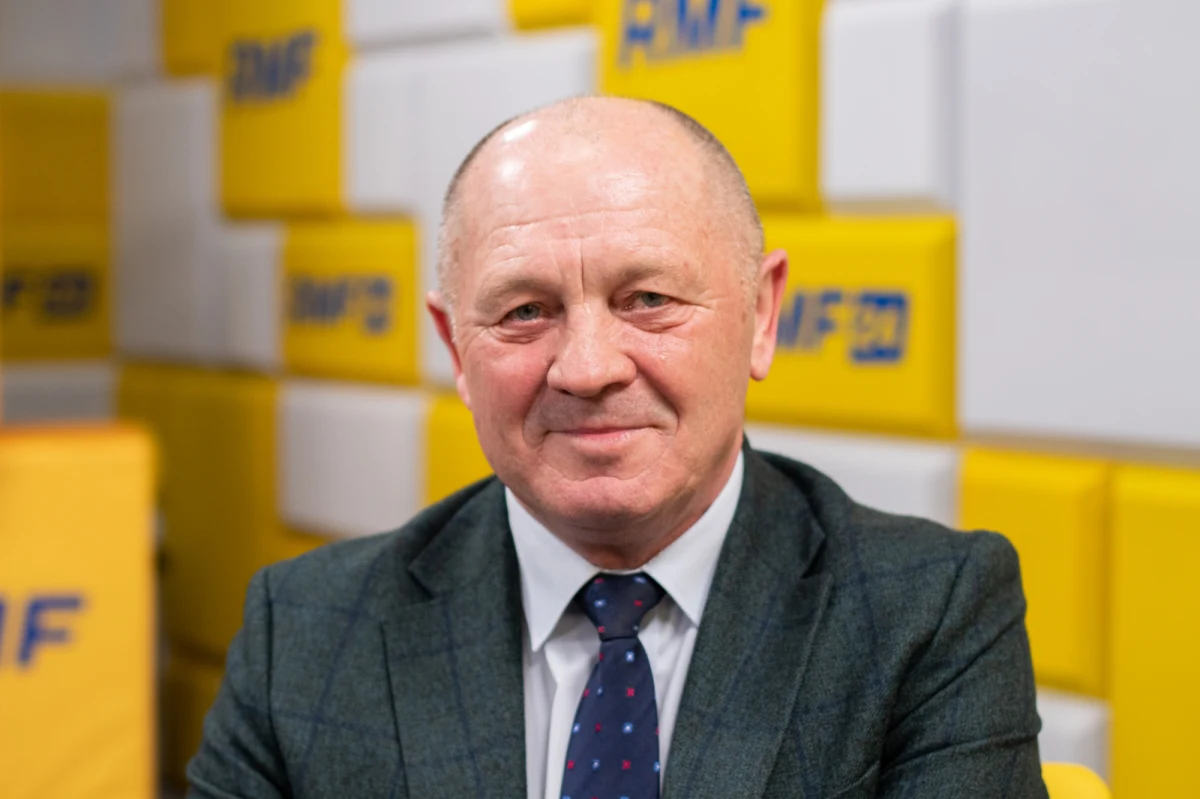 "Nie po to tworzymy projekt z Szymonem Hołownią, by za chwilę zapisywać się do wspólnej listy" - powiedział poseł Polskiego Stronnictwa Ludowego Marek Sawicki w Porannej rozmowie w RMF FM. Odpowiedział w ten sposób na pytanie, czy ludowcy ulegną Platformie Obywatelskiej w sprawie jednej listy opozycji w nadchodzących wyborach parlamentarnych.