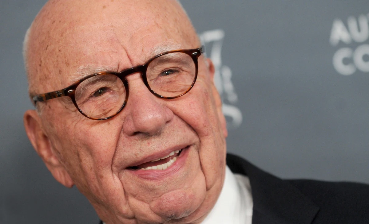 Rupert Murdoch po raz piąty stanie na ślubnym kobiercu. 92-letni potentat medialny w lecie zamierza poślubić 66-letnią Ann Lesley Smith.