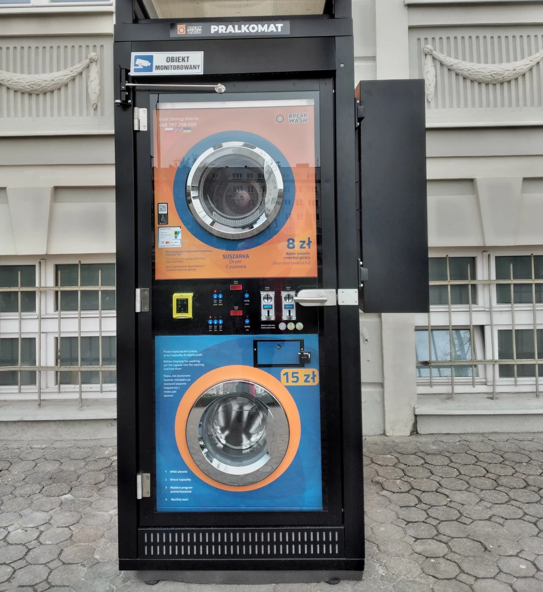 Urządzenie do samodzielnego prania odzieży pojawiło się przy bazylice w Bydgoszczy. Jest adresowane głównie do osób ubogich i bezdomnych, które mogą skorzystać z niego za darmo. 