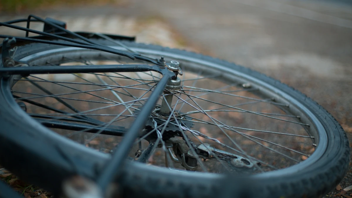 Aż 4 promile alkoholu miał w organizmie 61-letni rowerzysta zatrzymany przez  policjantów w Ciechanowie. Na numer alarmowy zadzwonił przypadkowy świadek, który poinformował o cykliście jadącym środkiem jezdni.

