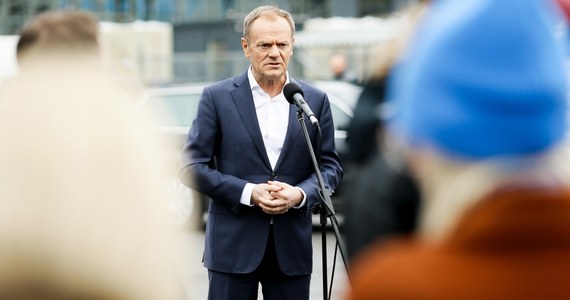 "Ta władza nie cofnie się przed żadnym łajdactwem, byle utrzymać stołki" – ocenił w Raciborzu lider Platformy Obywatelskiej Donald Tusk. "Dobrze wiemy, że słynna afera hejterska to był dopiero początek tego, co później w Polsce się działo. Afery hejterskie, akcje zorganizowanej nienawiści i pogardy, stały się podstawowym narzędziem tej władzy" – ocenił były premier. 