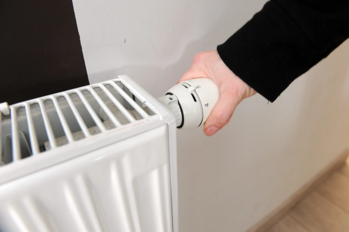 Jest szansa na złagodzenie przyjętego w zeszłym tygodniu przez Parlament Europejski projektu przepisów, który wprowadza m.in. szybki zakaz instalowania w nowych budynkach pieców na paliwa kopalne. "Jesteśmy dopiero w środku procesu legislacyjnego" – mówią unijni dyplomaci w rozmowie z brukselską korespondentką RMF FM Katarzyną Szymańską-Borginon. "Prace w tej sprawie będą trwa jeszcze z pewnością przez rok" – uspokajają. 