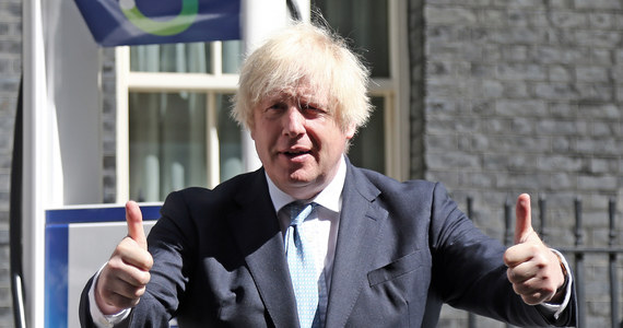 Były premier Wielkiej Brytanii przyznał, że wprowadził w błąd członków parlamentu, gdy udzielał wyjaśnień w sprawie imprez, które miały miejsce na Downing Street w czasie pandemii koronawirusa. Johnson jednocześnie utrzymuje, że zrobił do "nieintencjonalnie".