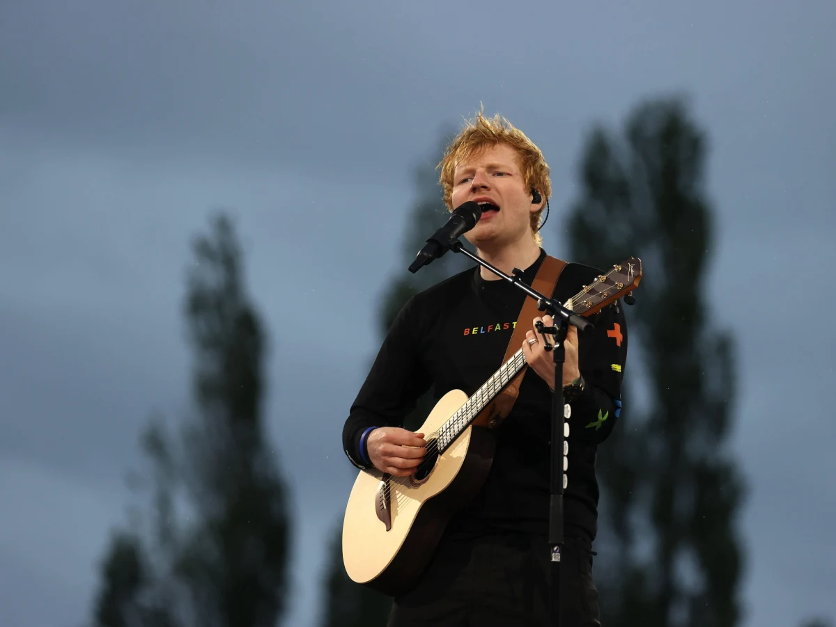 W wywiadzie dla magazynu "Rolling Stone" Ed Sheeran opowiedział o swoich trudnych doświadczeniach z ubiegłego roku. "Czułem, że nie chcę już żyć" - przyznał, wspominając swoją reakcję na śmierć dwójki przyjaciół. Podkreślił, że żona skłoniła go do skorzystania z pomocy terapeuty. 