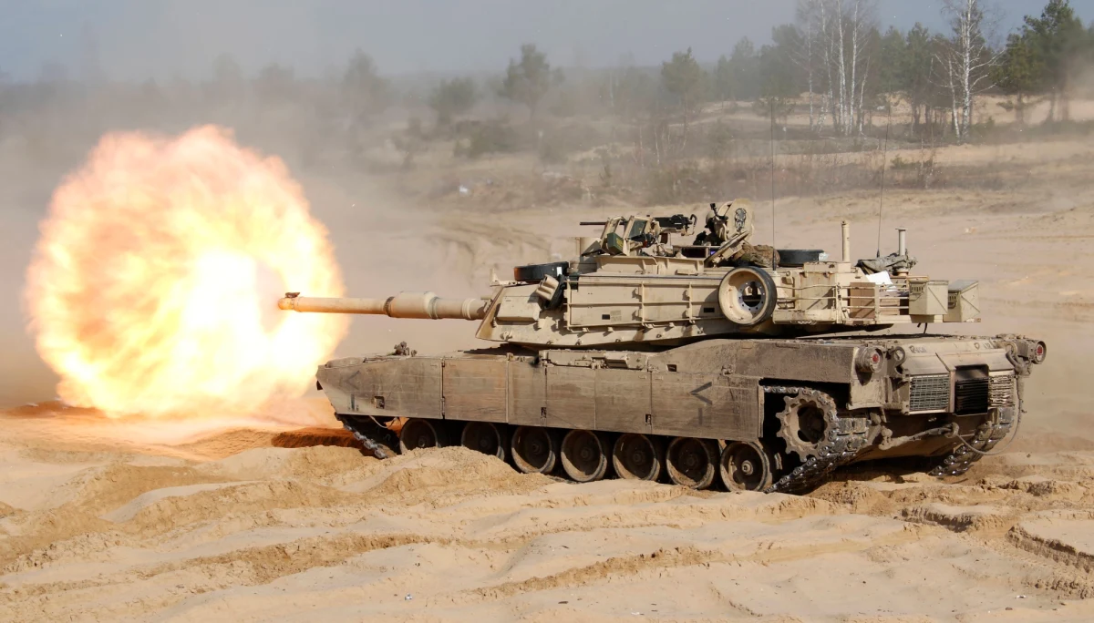 Dostawy czołgów Abrams na Ukrainę będą przyspieszone - poinformowała agencja Associated Press. Zamiast produkować nowe maszyny, co mogłoby zająć od roku do dwóch lat, Stany Zjednoczone zdecydowały się przekazać siłom ukraińskim starsze czołgi, które są już w posiadaniu armii amerykańskiej.