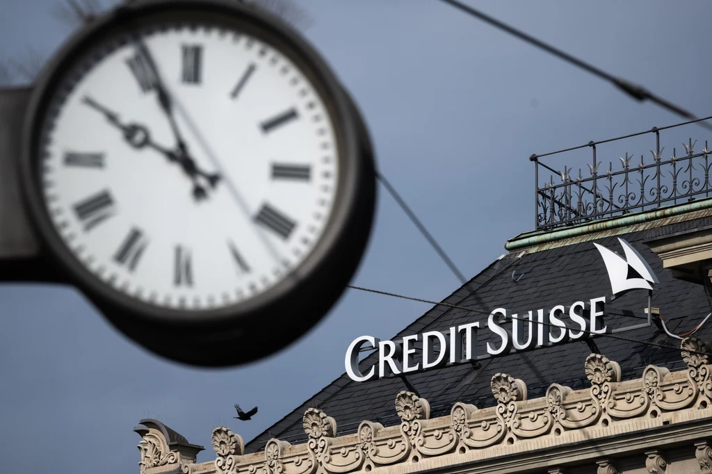 Widok siedziby banku Credit Suisse w Zurychu