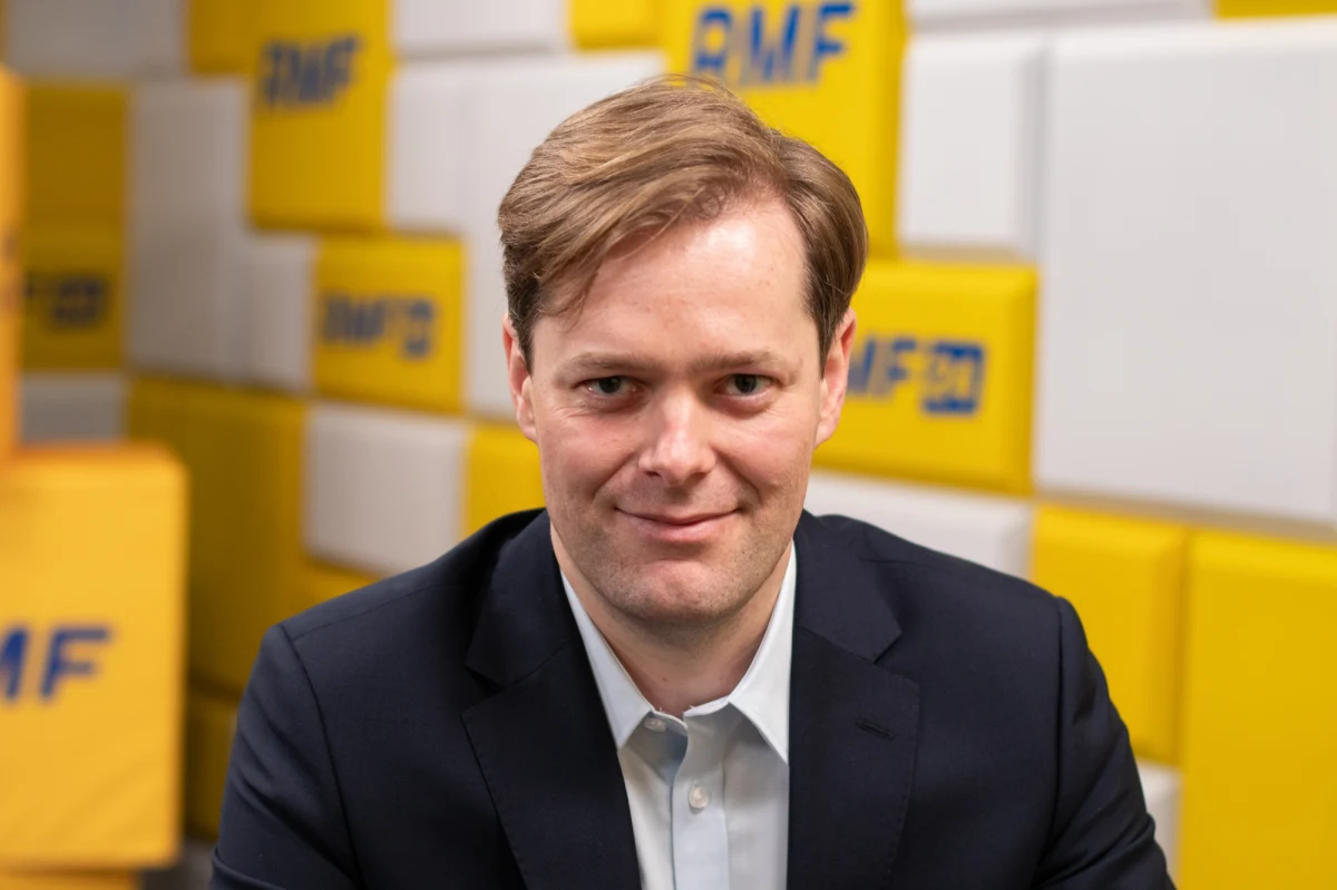 Politycy objeżdżają Polskę i spotykają się z wyborcami. Ale nie wszyscy - Jarosław Kaczyński nie ruszył w trasę po operacji kolana. "Prezes PiS wejdzie do gry w odpowiednim momencie, mamy plan na tę kampanię, w ciągu kilku tygodni będziemy mogli obserwować spotkania prezesa z wyborcami" - zapewniał w Porannej rozmowie w RMF FM poseł PiS Jarosław Krajewski.