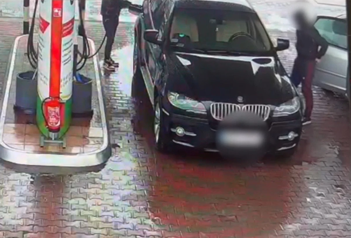 Na trzy miesiące do aresztu trafił 33-letni obywatel Gruzji, który ukradł plecak z auta. Było w nim ponad 500 tysięcy złotych w różnych walutach - poinformowała asp. Magdalena Gąsowska z Komendy Powiatowej Policji w Piasecznie.