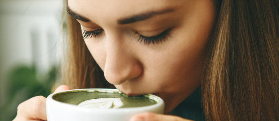 Matcha - sproszkowana zielona herbata pochodząca z Chin - poprawia nastrój i zdolności mentalne. Nowe badania pokazały, skąd biorą się te jej właściwości.