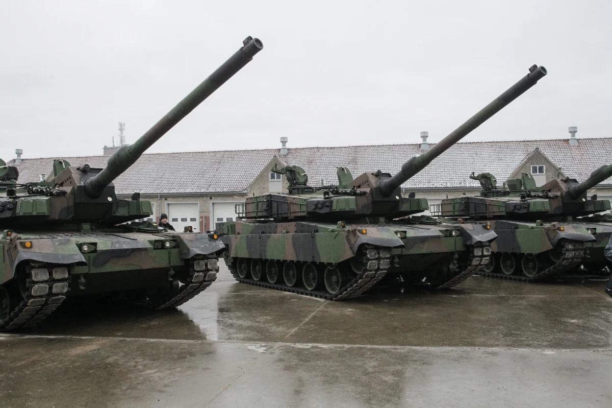 Minister obrony narodowej Mariusz Błaszczak poinformował, że do portu w Gdyni przypłynął statek, który dostarczył do Polski kolejne egzemplarze południowokoreańskich czołgów K2 i armatohaubic samobieżnych K9.