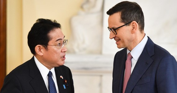 Ważne, aby Polska i Japonia blisko współpracowały nad przełamywaniem przejawów agresywnej polityki - powiedział premier Mateusz Morawiecki po spotkaniu z szefem japońskiego rządu Fumio Kishidą. Podkreślił też, że wizyta przywódcy Chin Xi Jinpinga napawa niepokojem i wskazywał, że oś Chiny-Rosja jest niebezpieczna. 