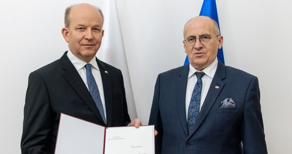 Konstanty Radziwiłł, dotychczasowy wojewoda mazowiecki, a wcześniej minister zdrowia, zostanie nowym ambasadorem Polski na Litwie. Minister spraw zagranicznych Zbigniew Rau wręczył mu nominację. 