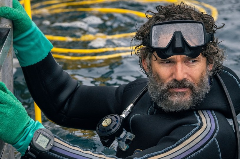 "Blueback", inspirująca opowieść o dojrzewaniu, z zachwycającym swą różnorodnością oceanem w tle, w kinach pojawi się 14 kwietnia. W filmie, w reżyserii Roberta Connolly’ego ("Susza"), zrealizowanym na podstawie książki popularnego australijskiego pisarza Tima Wintona (w Polsce znane są jego powieści "Jeźdźcy" oraz "Oko i błękit"), występują Mia Wasikowska i Eric Bana.