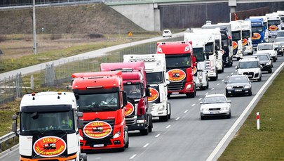Około 300 ciężarówek na obwodnicy Warszawy. Protest właścicieli firm transportowych