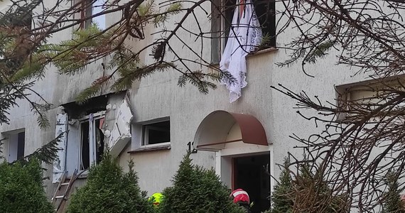 Siedem osób trafiło do szpitala po wybuchu, do którego doszło w jednym z bloków w Brzegu w woj. opolskim. Wśród rannych są policjanci oraz dziecko. Do eksplozji doszło w trakcie czynności komorniczych. 