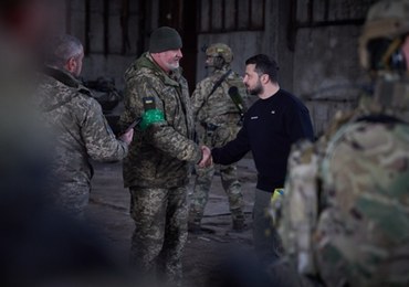 Zełenski na linii frontu. Odwiedził żołnierzy w pobliżu Bachmutu