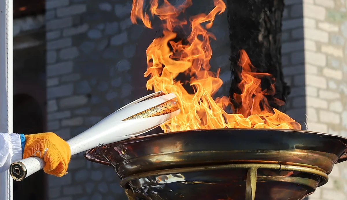 ​Poważne problemy ze zniczem na Igrzyska Europejskie, które w czerwcu mają się odbyć w Krakowie i Małopolsce. Jak dowiedział się reporter RMF FM, na 3 miesiące przed początkiem imprezy unieważniono przetarg, który miał wyłonić wykonawcę projektu i sam olimpijski znicz oraz kilkadziesiąt ręcznych pochodni.