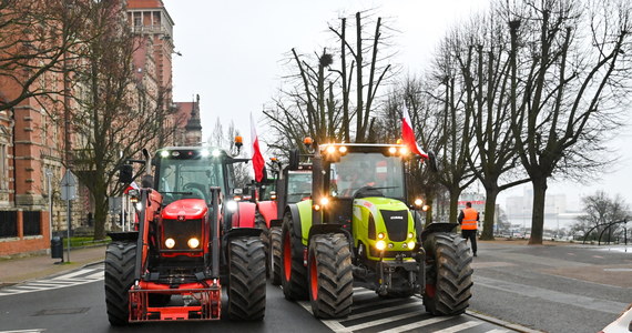W czwartek do Szczecina ma zjechać nawet setka ciągników z całego regionu. Od rana można spodziewać się utrudnień na trasach dojazdowych do miasta. Rolnicy przyjadą też samochodami osobowymi i autokarami, by wspólnie protestować przed Urzędem Wojewódzkim.