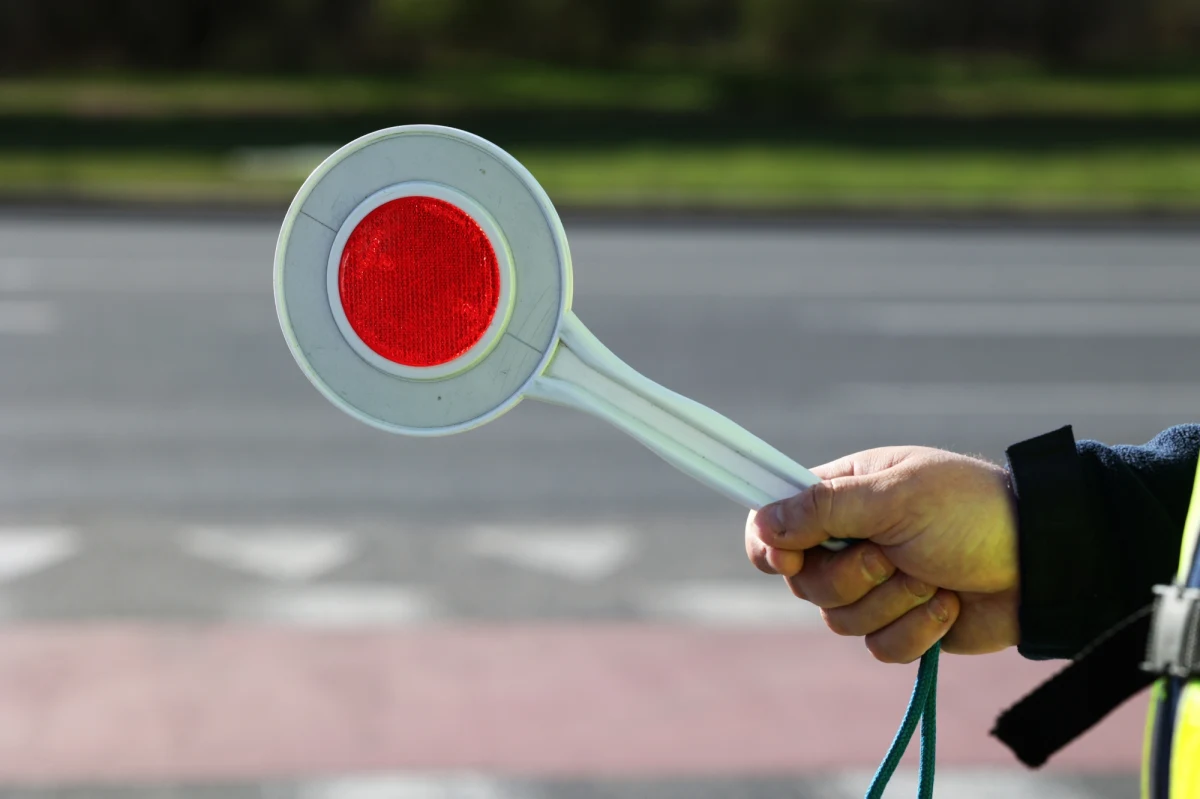 Ponad 2 promile alkoholu miała w organizmie 68-latka, która na skrzyżowaniu w w wielkopolskim Śmiglu uderzyła swoim autem w przejeżdżający radiowóz. W zderzeniu nikt nie ucierpiał - podała policja.