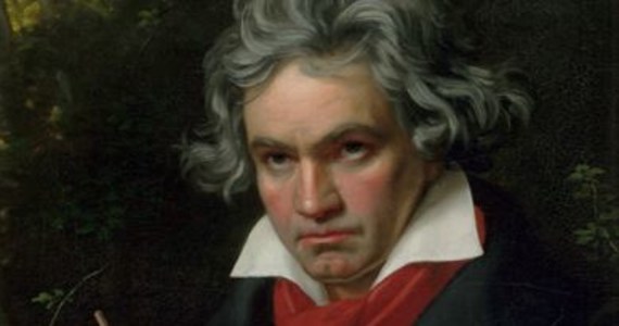 Skłonności do chorób wątroby, połączone z nałogiem alkoholowym i zakażeniem żółtaczką typu B prawdopodobnie miały kluczowe znaczenie dla przedwczesnej śmierci Ludwiga van Beethovena - informuje w najnowszym numerze czasopismo "Current Biology". Międzynarodowa grupa naukowców, która przeprowadziła analizę genomu wybitnego kompozytora z próbek pobranych z zachowanych pukli jego włosów, nie zdołała jednak ustalić przyczyn jego głuchoty. Badania wykazały natomiast, że w ojcowskiej linii Beethovena przydarzył się przypadek dziecka z nieprawego łoża. 