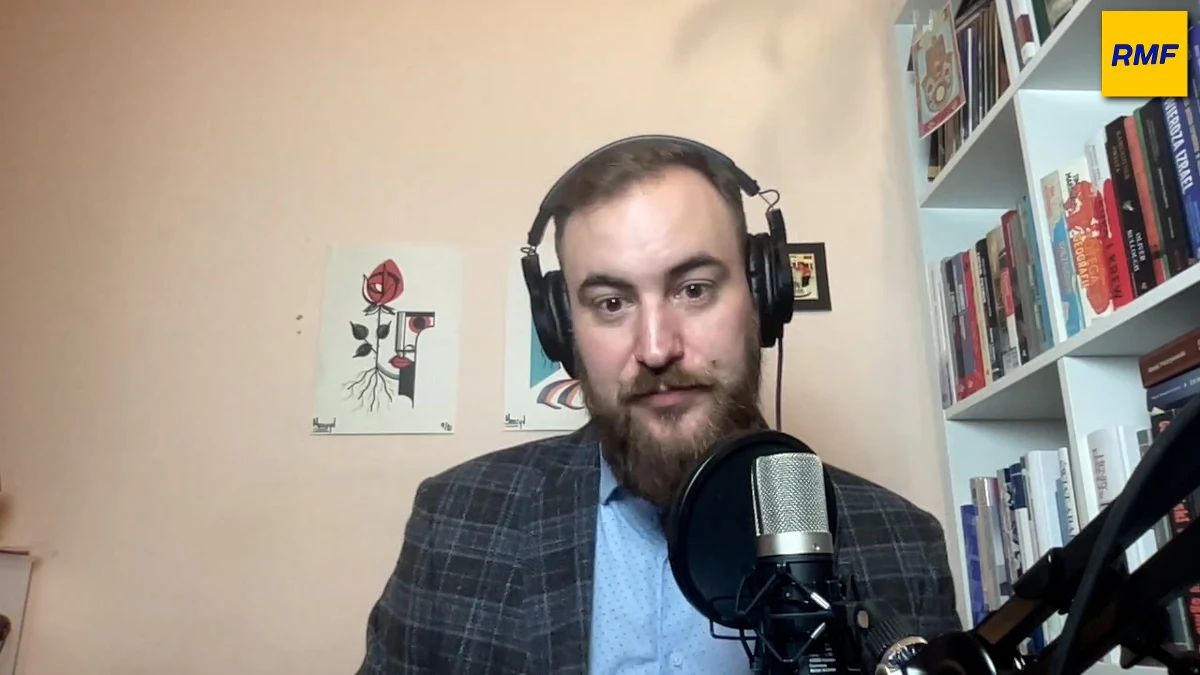 „W momencie, w którym Benjamin Netanjahu wrócił na fotel premiera po ponad rocznej przerwie, można było się spodziewać, że złagodzi swój kurs wobec Polski. Polska z Izraelem pod przewodnictwem Benjamina Netanjahu miała lepsze relacje niż z Izraelem pod przewodnictwem Ja’ira Lapida. Lapid może nie jest politykiem aż tak wysuniętym na prawo, ale też nie krył swojego dystansu wobec Polski” – mówił ekspert ds. Bliskiego Wschodu, Jakub Katulski w Popołudniowej rozmowie w RMF FM.