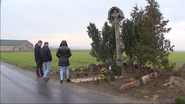 Stary, przydrożny drewniany krzyż który stoi pod Krotoszynem w Wielkopolsce wymaga renowacji. Ta nie jest tania, ale za jej niezrobienie właściciele pola na którym stoi krzyż muszą zapłacić karę. Dlaczego? O tym, w materiale dla "Wydarzeń", Marek Sygacz.