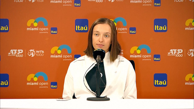 Iga Świątek w środę poinformowała, że z powodu kontuzji nie wystartuje w turnieju WTA w Miami. - Chciałam poczekać do ostatniej chwili. Sprawdzaliśmy, czy jest to rodzaj kontuzji, z którą nadal mogłam grać, czy też pogorszy to sytuację. Myślę więc, że mądrym posunięciem dla mnie jest wycofanie się z tego turnieju, ponieważ chcę odpocząć i odpowiednio się wylecz. – skomentowała polska tenisistka. 
