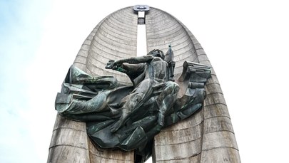 ​Pomnik Czynu Rewolucyjnego w Rzeszowie. Symbol, ale i trudne dziedzictwo