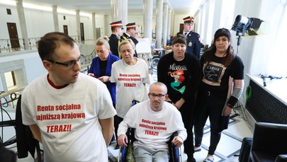 Rodzice osób z niepełnosprawnością opuszczają Sejm