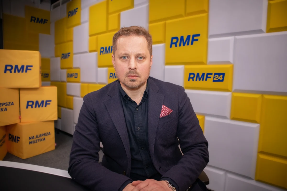 "Na to jest zdecydowanie za wcześnie - Prawo i Sprawiedliwość wciąż ma z kim przegrać. Pamiętajmy, że jeśli spojrzymy na te ostatnie sondaże, to nie jest tak, że PiS jest w stanie osiągnąć samodzielną większość. Prowadzenie w sondażach niekoniecznie oznacza zdolność do sformowania większości w Sejmie" - mówił gość Rozmowy w południe w RMF FM Marcin Duma. W ten sposób prezes Instytut Badań Rynkowych i Społecznych odpowiedział na pytanie, czy Jarosław Kaczyński może mieć przeświadczenie, że nie ma już z kim przegrać.