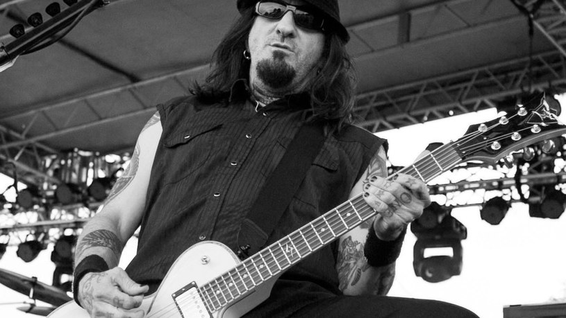 Gitarzysta rockowego zespołu Saliva – Wayne Swinny – zmarł 22 marca w wieku 59 lat. Muzyk doznał wylewu krwi do mózgu.  