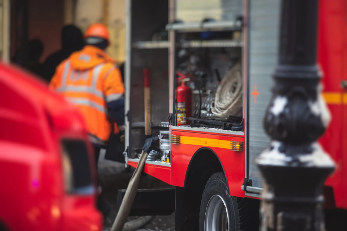 Pożar fabryki papieru w małopolskich Kętach. W płomieniach stanęła hala produkcyjna oraz składowisko produktów papierniczych. 