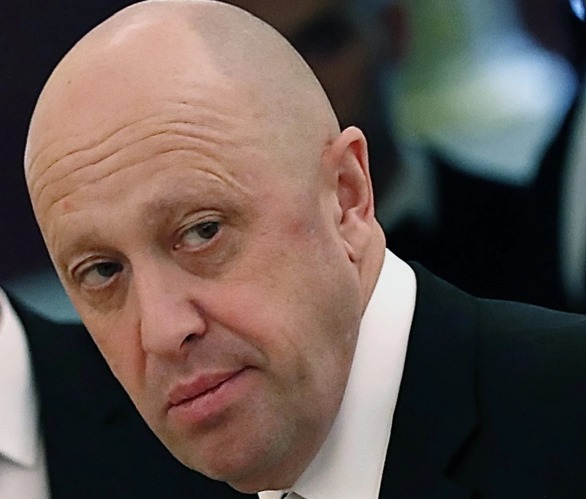 Nie jest tajemnicą, że relacje szefa najemników z grupy Wagnera z przedstawicielami rosyjskiego resortu obrony nie są zbyt przyjazne. Agencja Bloomberga informuje, że Jewgienij Prigożyn ma dość nieustannych tarć w rosyjskiej armii i braku znaczących postępów na ukraińskim froncie.