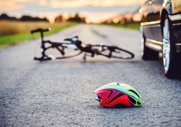 Auto wjechało w grupę rowerzystów, są poszkodowani
