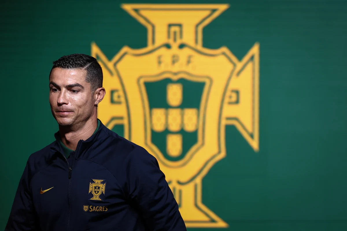 ​Cristiano Ronaldo został piłkarzem z największą liczbą występów w reprezentacji kraju. Portugalczyk wystąpił w czwartkowym meczu eliminacji mistrzostw Europy z Liechtensteinem i zaliczył 197. występ w narodowych barwach.