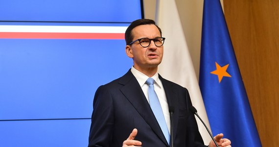 „Za około 2-3 tygodnie będzie dla Polski kolejne 200 mln euro w ramach Europejskiego Funduszu Pokojowego, które przeznaczymy na politykę obronną” - powiedział premier Mateusz Morawiecki w czwartek wieczorem w Brukseli po zakończeniu pierwszego dnia obrad szczytu UE. Szef rządu zadeklarował też, że Polska będzie się starała o większe środki z Unii Europejskiej na wsparcie sprzedaży ukraińskiego zboża. Morawiecki na konferencji zapewniał też, że nie ma żadnego problemu z wypłatami z Funduszu Spójności.