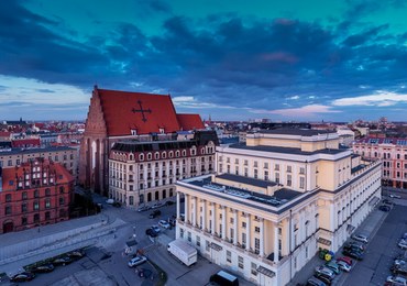 Zorganizował bal w operze. Pożegnał się ze stanowiskiem w MEiN