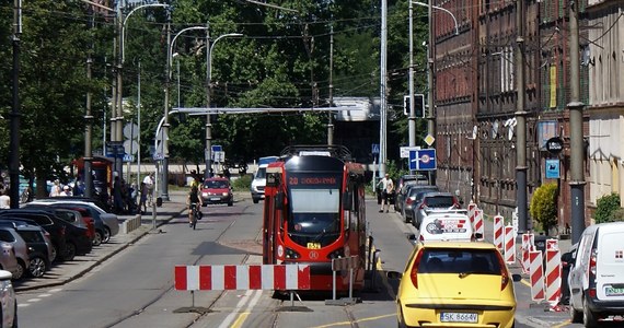 Dobiegają końca prace przy budowie tramwajowego węzła rozjazdowego na skrzyżowaniu ulic Grundmanna i Chorzowskiej w Katowicach. Dziś rozpoczęła się 8-dniowa przerwa w ruchu między Załężem a Chorzowem Batorym.