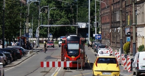 Dobiegają końca prace przy budowie tramwajowego węzła rozjazdowego na skrzyżowaniu ulic Grundmanna i Chorzowskiej w Katowicach. Dziś rozpoczęła się 8-dniowa przerwa w ruchu między Załężem a Chorzowem Batorym.