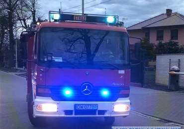 Policjanci uratowali seniorów. Sami też podtruli się dymem