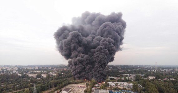 Ponad 750 razy w ciągu ostatnich 5 lat płonęły w Polsce składowiska odpadów. Najwięcej takich pożarów - równo po 99 - było w dwóch województwach: łódzkim i śląskim. Teraz w większości przypadków koszty związane z likwidowaniem skutków takich pożarów ponoszą gminy.