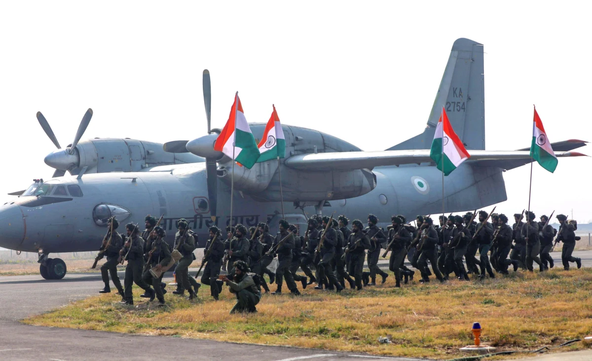 Indyjskie Siły Powietrzne poinformowały, że Rosja nie jest w stanie wypełnić swoich zobowiązań w zakresie dostaw broni z powodu trwającej wojny w Ukrainie. Oświadczenie wskazuje na poważne braki sprzętowe w Rosji.