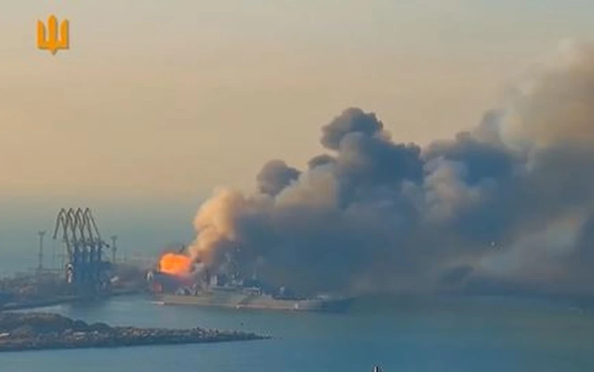 Rok temu siły ukraińskie przeprowadziły atak rakietowy na rosyjskie okręty w okupowanym Berdiańsku. Zniszczony wtedy został okręt desantowy Saratow. O tym wydarzeniu przypomina dziś naczelny dowódca sił ukraińskich gen. Walerij Załużny, publikując nagranie z tej akcji. 