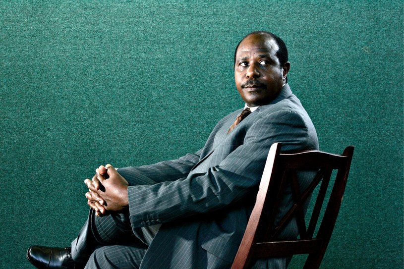 Paul Rusesabagina, bohater filmu "Hotel Ruanda" opowiadającego o ludobójstwie w Rwandzie w 1994 roku, został skazany na 25 lat więzienia. Wyjdzie jednak w sobotę na wolność po złagodzeniu wyroku, o co zabiegały Stany Zjednoczone - poinformowała w piątek rzeczniczka rwandyjskiego rządu Yolande Makolo.