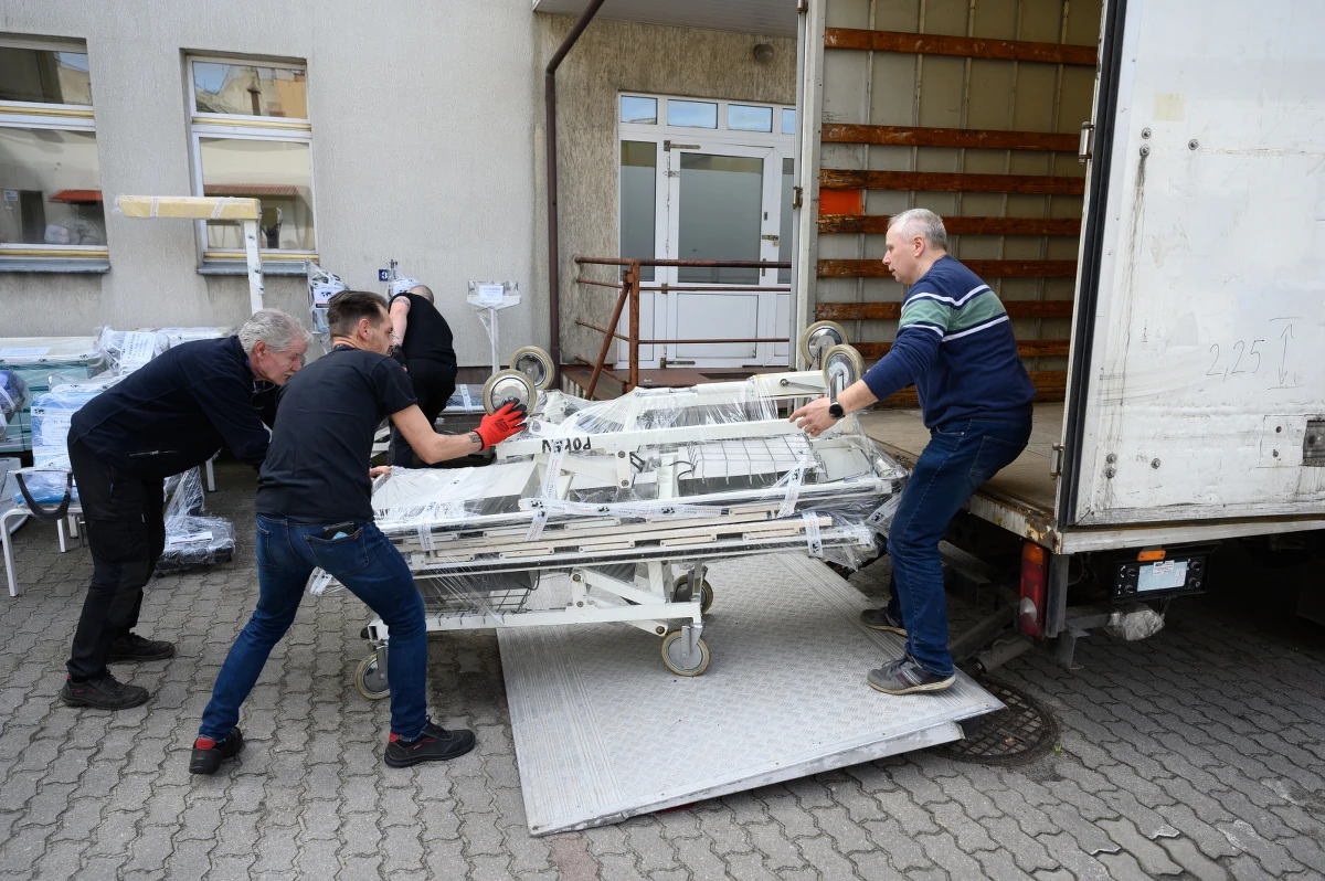 Ginekologiczno-Położniczy Szpital Kliniczny przy ul. Polnej w Poznaniu podarował sprzęt medyczny, który dzięki współpracy z Fundacją Pomocy Humanitarnej "Redemptoris Missio", zostanie przekazany afrykańskim szpitalom misyjnym.

