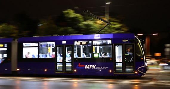 Rozpoczął się remont pętli tramwajowej "Poświętne" przy ulicy Żmigrodzkiej we Wrocławiu. Pierwotnie planowano, że prace ruszą w sobotę, ale w czwartek wieczorem doszło do uszkodzenia toru i MPK zdecydowało o ich przyśpieszeniu.

