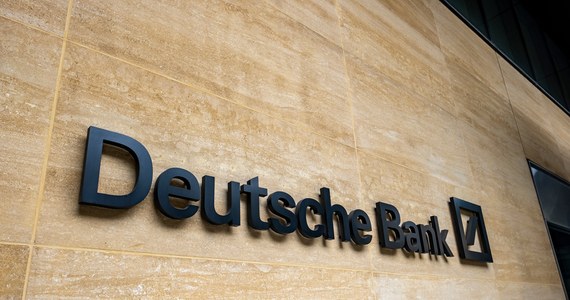Sektor bankowy nadal pełen jest niepewności i obaw. Jeszcze wczoraj prezes holenderskiego banku centralnego Klaas Knot mówił, że europejskie banki są w dobrej kondycji, w dużo lepszej sytuacji niż podczas kryzysu z 2008 roku. Dzisiaj rzeczywistość zdaje się przeczyć tym słowom. Spadają akcje Deutsche Banku. Problemy ma także UBS Group. Marek Zuber zapewnia jednak, że polskie banki nie są zagrożone. "Nie ma sensu wyciągania pieniędzy z depozytów, zrywania lokat. Pamiętajmy też o tym, że mamy Bankowy Fundusz Gwarancyjny, który zabezpiecza nam środki do wysokości 100 tysięcy euro w każdym banku"- mówił w Radiu RMF24 ekonomista, analityk rynków finansowych Akademii WSB.