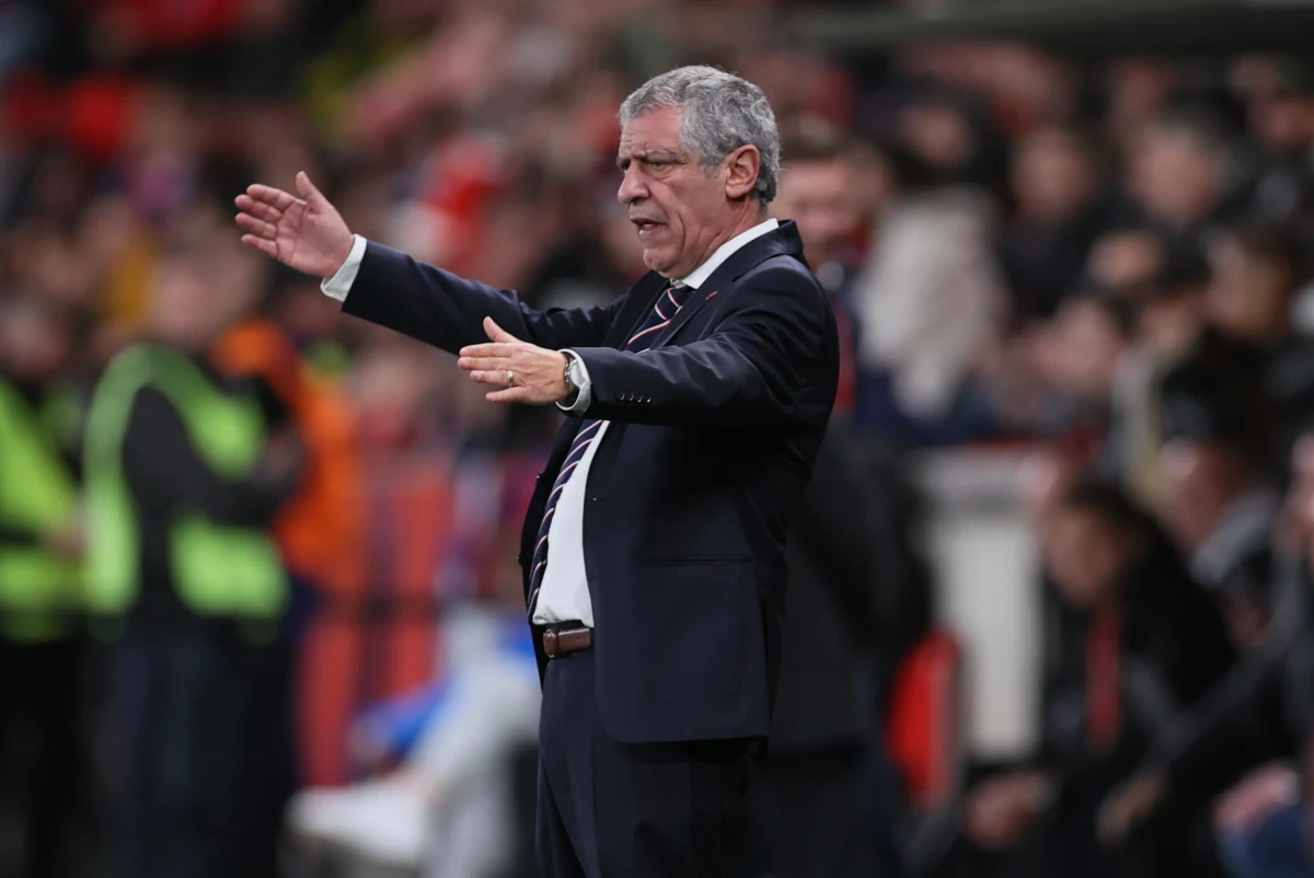 "Kto nie broni dobrze, ten nie może atakować. Kto źle atakuje, nie ma też jak bronić" - powiedział po przegranym 1:3 meczu z Czechami w eliminacjach mistrzostw Europy Fernando Santos, selekcjoner piłkarskiej reprezentacji Polski. "Jestem smutny i zawiedziony. Tak samo zawodnicy" – przyznał. 